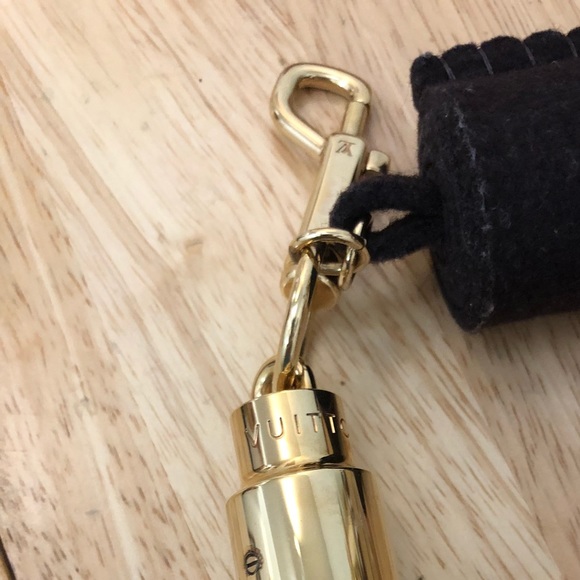 Louis Vuitton gold runway tassel - Picture 3 of 4